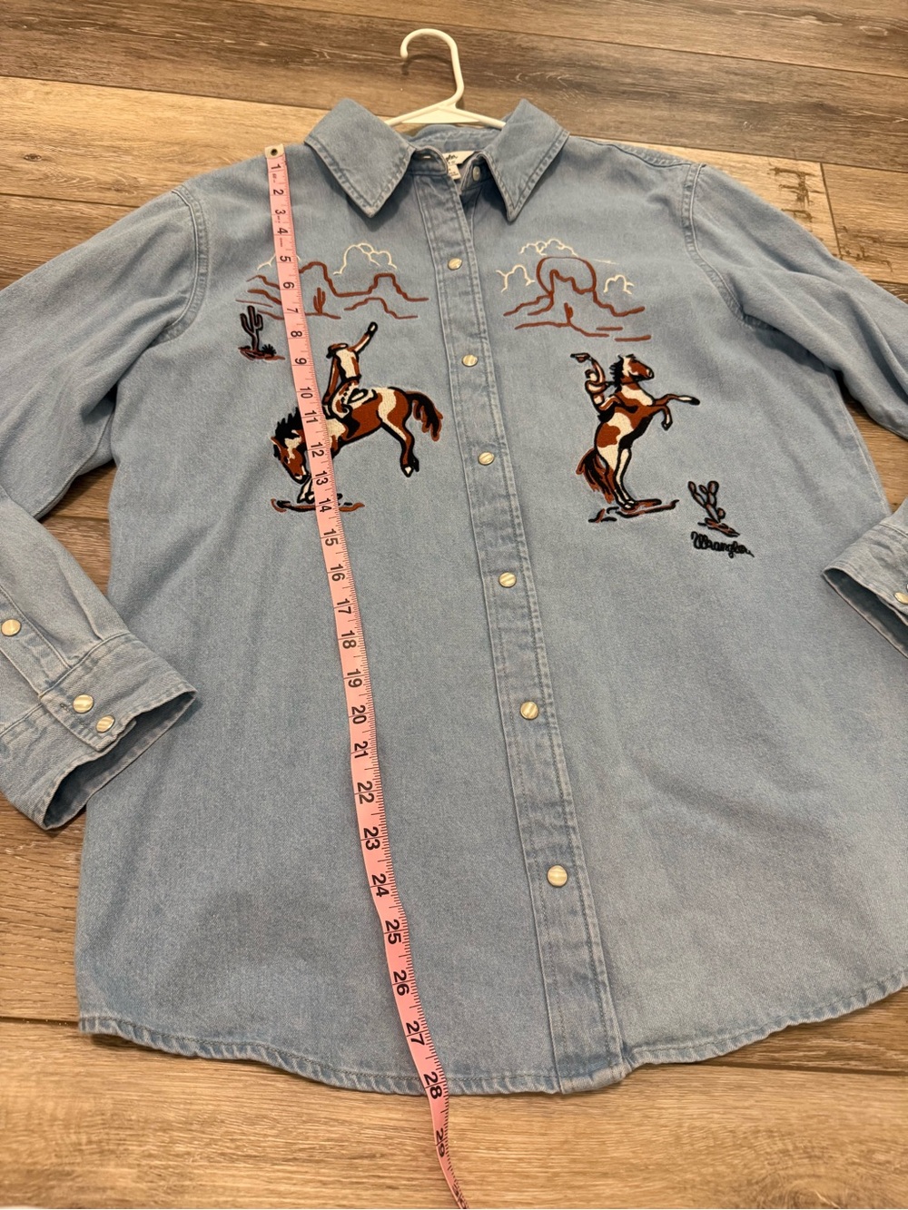 🩵 NWT Retro Wrangler Denim Pearl Snap Western Button Down - size medium 🩵 - Picture 4 of 9